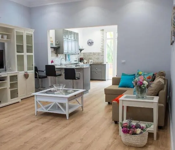 Апартаменти Living House *